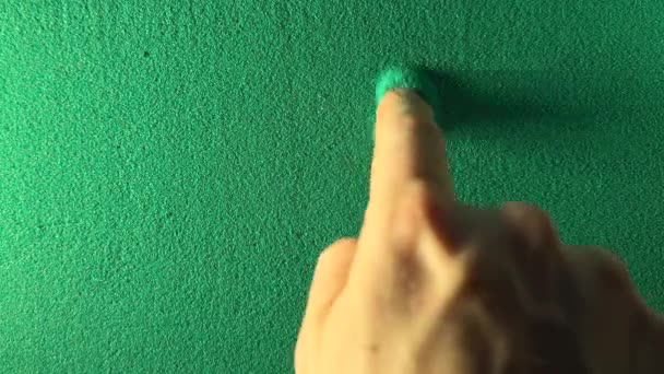 Ручний Малюнок Символу Паунд Зеленому Піску Чоловіча Рука Пише Символ — стокове відео