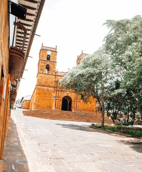 Barichara, Santander, Kolombiya, Hermosa Katedral en la plaza Müdürü. 