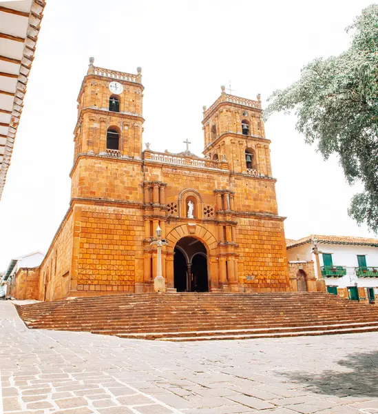 Barichara, Santander, Kolombiya, Hermosa Katedral en la plaza Müdürü. 