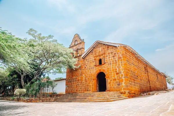 Barichara, Santander, Kolombiya, Hermosa Katedral en la plaza Müdürü. 