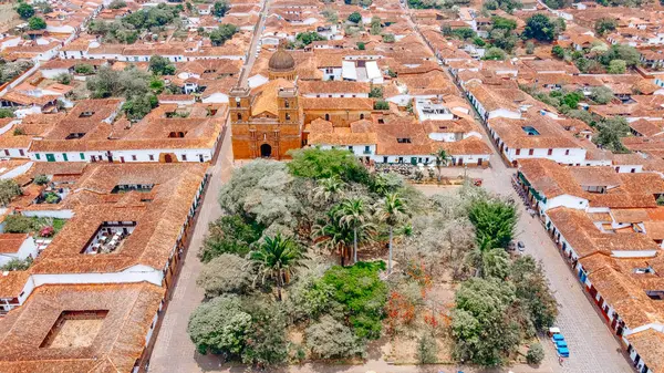 Barichara, Santander, Kolombiya, Hermosa Katedral en la plaza Müdürü. 