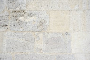 Kum ve beyaz renkli taş blokların arka planı çok eski ve kusurlu.