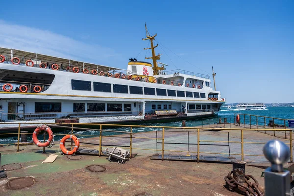 이스탄불 2023년 27일 시즌에 여행자와 관광객을위한 Rusty Dock은 — 스톡 사진