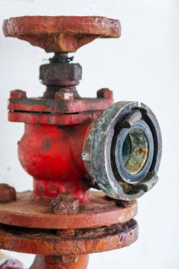 Yangın musluğu sistemi, kırmızı su vanası..