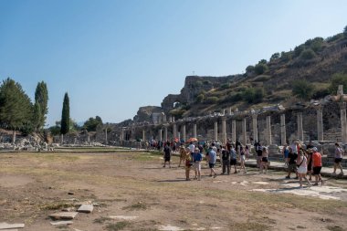 Türkiye 'nin Selcuk kenti yakınlarındaki Efes antik kentinde bulunan Celsus Kütüphanesi, 09-08-2023 zmir Türkiye