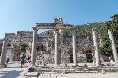 Türkiye 'nin Selcuk kenti yakınlarındaki Efes antik kentinde bulunan Celsus Kütüphanesi, 09-08-2023 zmir Türkiye