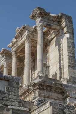 Türkiye 'deki Efes Antik Kenti. Türkiye' nin en popüler turistik beldelerinden biri. Antik Roma mimarisi.