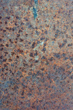 Eski demir bir çarşaf. Eski çatlak boya. Paslı metal yüzey. Paslı çelik. Eski tarz. Paslı demir. arkaplan ve metin için. Yakın plan. Oksitlenme, yıkım. Yıpranmış. yatay resim