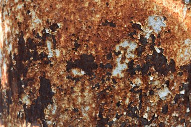 Eski demir bir çarşaf. Eski çatlak boya. Paslı metal yüzey. Paslı çelik. Eski tarz. Paslı demir. arkaplan ve metin için. Yakın plan. Oksitlenme, yıkım. aşınmış yüzey.