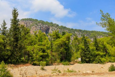 Antalya 'nın Kemer bölgesindeki Türk Taurus Dağları. Metin için kopyalama alanı olan arkaplan