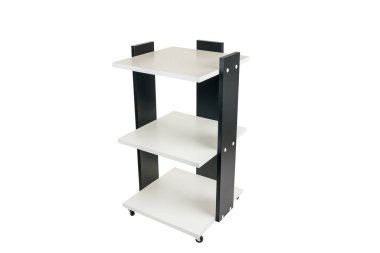 Dolap ya da tekerlekler üzerinde raflar beyaz izole bir arka planda. Siyah ile beyaz yonga tahtasını birleştirdim..