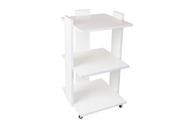 Dolap ya da tekerlekler üzerinde raflar beyaz izole bir arka planda. Beyaz yonga.