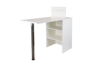 Açılmış durumdaki beyaz izole edilmiş arka planda rafı olan masa dönüştürücüsü. Katlanan beyaz mobilya.