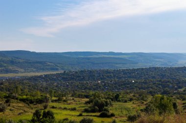 Doğu Avrupa 'nın dağlık doğası. Metin veya yazıtlar için kopyalama alanı olan arkaplan