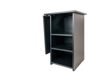 Beyaz izole edilmiş arka planda katlanmış trafo masası. Katlanan siyah mobilyalar.