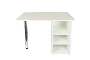 Açılmış durumdaki beyaz izole edilmiş bir arkaplanda bulunan masa transformatörü. Katlanan beyaz mobilya.