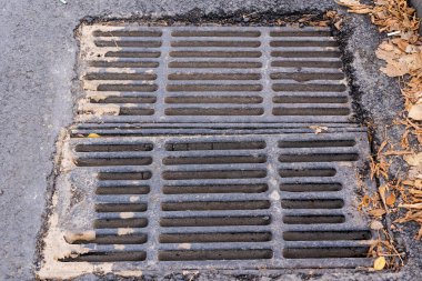 Fırtınalı ızgara, drenaj. Seçici odaklı arkaplan ve metin için alanı kopyala