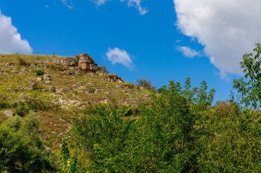 Doğu Avrupa 'nın dağlık doğası. Metin veya yazıtlar için kopyalama alanı olan arkaplan