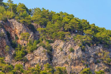 Antalya 'nın Kemer bölgesindeki Türk Taurus Dağları. Metin için kopyalama alanı olan arkaplan
