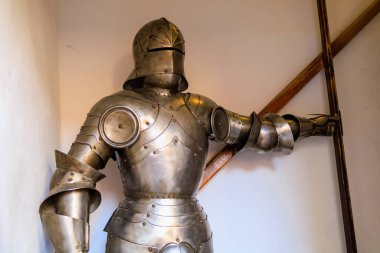 Şövalye zırhı. Seçici odaklı arkaplan ve metin için alanı kopyala