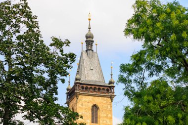 Eski bir klasik binanın kalesi. Seçici odak ve kopyalama alanı olan arkaplan