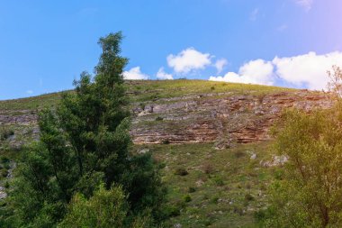 Doğu Avrupa 'nın dağlık doğası. Metin veya yazıtlar için kopyalama alanı olan arkaplan