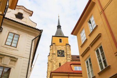Eski klasik kilise. Seçici odak ve kopyalama alanı olan arkaplan