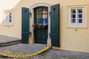 Antika ön kapı. Seçici odaklı arkaplan ve metin için alanı kopyala