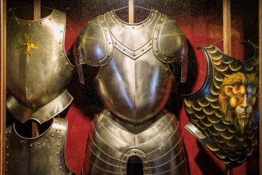 Şövalye zırhı. Seçici odaklı arkaplan ve metin için alanı kopyala