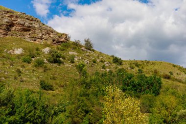 Doğu Avrupa 'nın dağlık doğası. Metin veya yazıtlar için kopyalama alanı olan arkaplan
