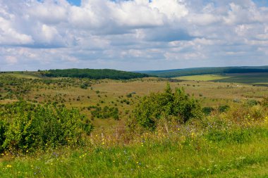 Doğu Avrupa 'nın dağlık doğası. Metin veya yazıtlar için kopyalama alanı olan arkaplan