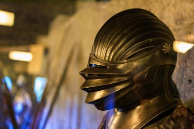 Şövalye zırhı. Seçici odaklı arkaplan ve metin için alanı kopyala