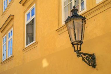 Sokak lambası, Avrupa turistik konforlu şehri elementi. Seçici odaklı arkaplan ve metin için alanı kopyala.