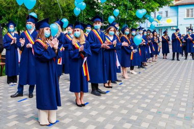 Mezuniyet gününde mezun oluyor. Beltsy, Moldova 31 Mayıs 2021. Sadece editör kullanımı.
