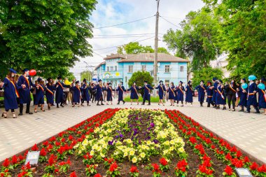 Mezuniyet gününde mezun oluyor. Beltsy, Moldova 31 Mayıs 2021. Sadece editör kullanımı.