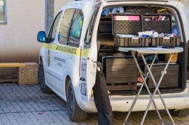 Suç haberlerine özen gösteren polis adli tıp laboratuarı. Balti Moldova 25 Kasım 2021