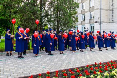 Mezuniyet gününde mezun oluyor. Beltsy, Moldova 31 Mayıs 2021. Sadece editör kullanımı.