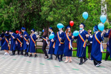 Mezuniyet gününde mezun oluyor. Beltsy, Moldova 31 Mayıs 2021. Sadece editör kullanımı.