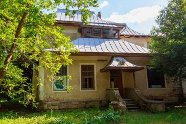 10 Temmuz 2021 Myndyk Moldova öncü kampının binasını terk etti. Editör kullanımı için. Arkaplan