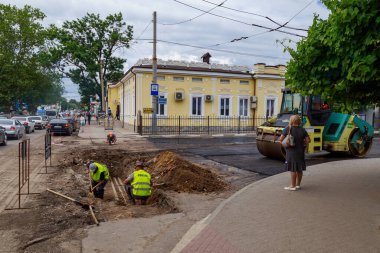 10 Haziran 2021 'de Balti Moldova belediyeye ait hizmetleri onarıyor. Editör kullanımı için. Kopyalama alanı olan arkaplan