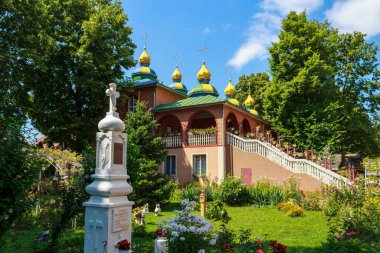 10 Ağustos 2021, Ungheni Moldova. Manastır yerel bir simgedir. Editör kullanımı için. Arkaplan