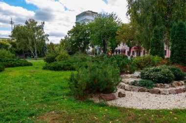 28 Eylül 2021 Balti Moldova Şehri sokağı. İllüstrasyon başyazısı. Şehrin tanınabilir turistik manzarası. Metin için kopyalama alanı olan arkaplan