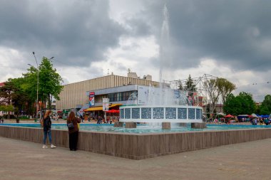 20 Mayıs 2021 Balti Moldova Şehri sokağı. İllüstrasyon başyazısı. Şehrin tanınabilir turistik manzarası. Metin için kopyalama alanı olan arkaplan