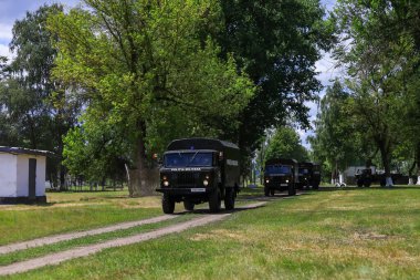 Askeri ağır donanım manevraları. Askeri tatbikatlar. 14 Temmuz 2020 Balti Moldova. İllüstrasyon Editörü