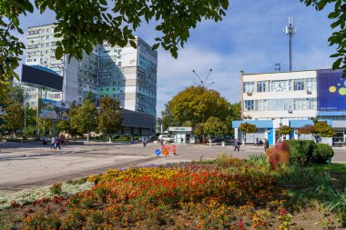 3 Ekim 2021 Balti Moldova Şehri sokağı. İllüstrasyon başyazısı. Şehrin tanınabilir turistik manzarası. Metin için kopyalama alanı olan arkaplan