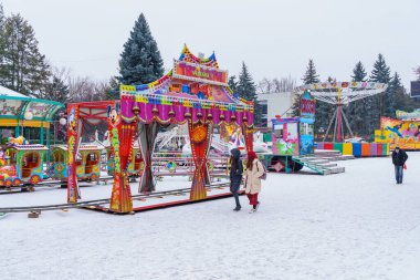 24 Aralık 2021 Balti Moldova Şehri sokağı. İllüstrasyon başyazısı. Şehrin tanınabilir turistik manzarası. Metin için kopyalama alanı olan arkaplan