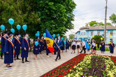 Mezuniyet gününde mezun oluyor. Beltsy, Moldova 31 Mayıs 2021. Sadece editör kullanımı.