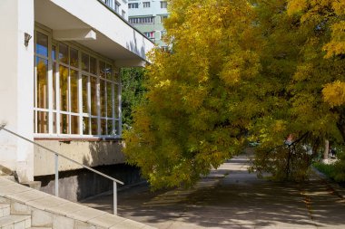 3 Ekim 2021 Balti Moldova Şehri sokağı. İllüstrasyon başyazısı. Şehrin tanınabilir turistik manzarası. Metin için kopyalama alanı olan arkaplan