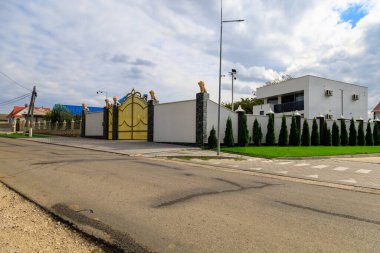 18 Eylül 2021 'de Corgeuti Moldova, ülkenin en zengin ve en zengin köyüne baktı. Editör kullanımı için. Arkaplan