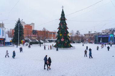 24 Aralık 2021 Balti Moldova Şehri sokağı. İllüstrasyon başyazısı. Şehrin tanınabilir turistik manzarası. Metin için kopyalama alanı olan arkaplan